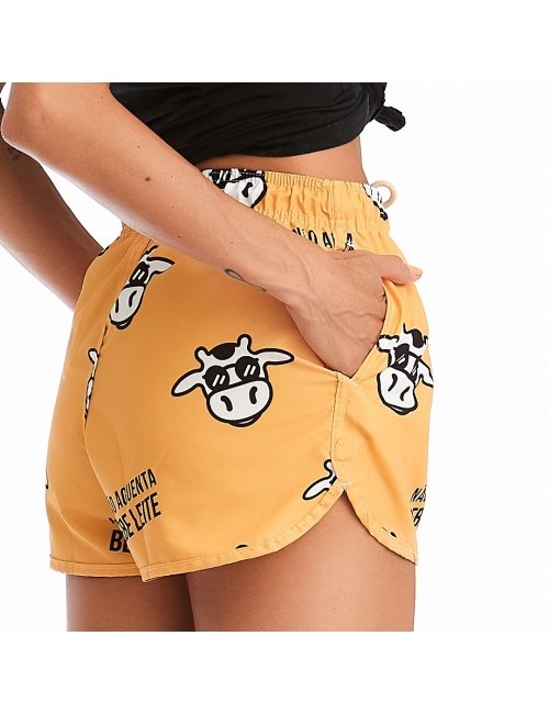 Short Feminino Praia Amarelo Não Aguenta Bebe Leite Cós Elástico