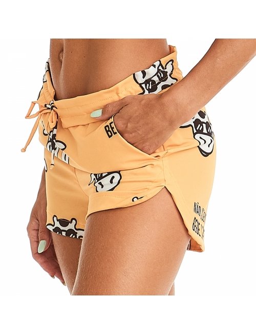 Short Feminino Praia Amarelo Não Aguenta Bebe Leite Cós Liso 