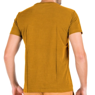Camiseta Masculina Bolso Mostarda - Básica