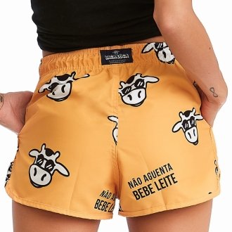 Short Feminino Praia Amarelo Não Aguenta Bebe Leite Cós Elástico