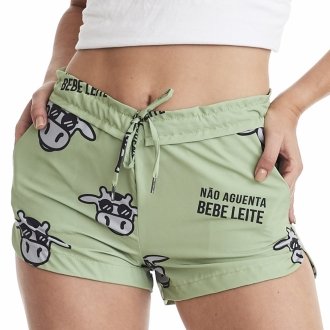 Short Feminino Praia Verde Não Aguenta Bebe Leite Cós Liso